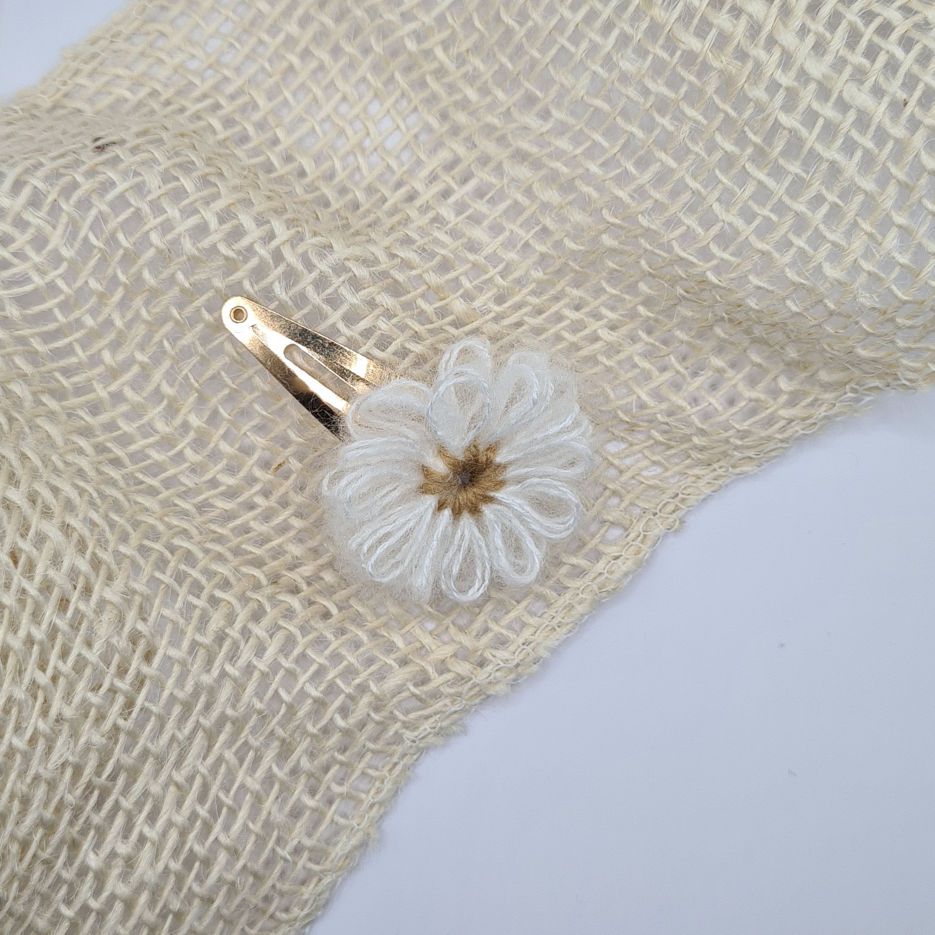 Haarclipje cozy flower creme