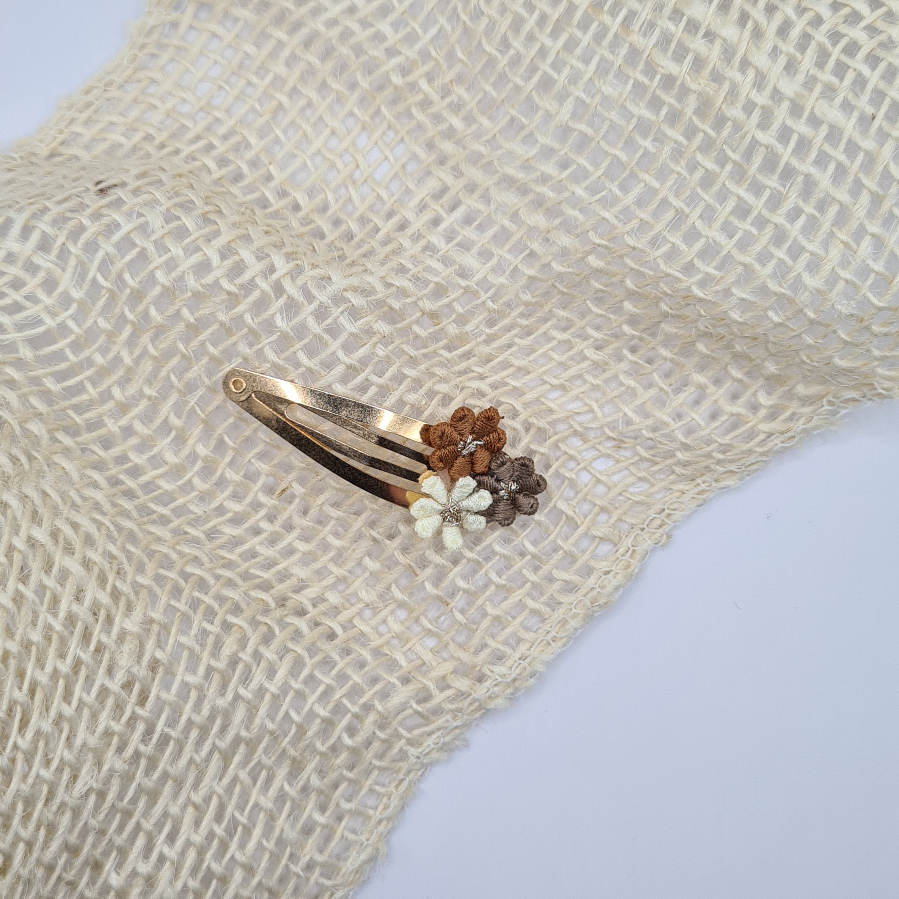 Haarclipje Beige trio Flower