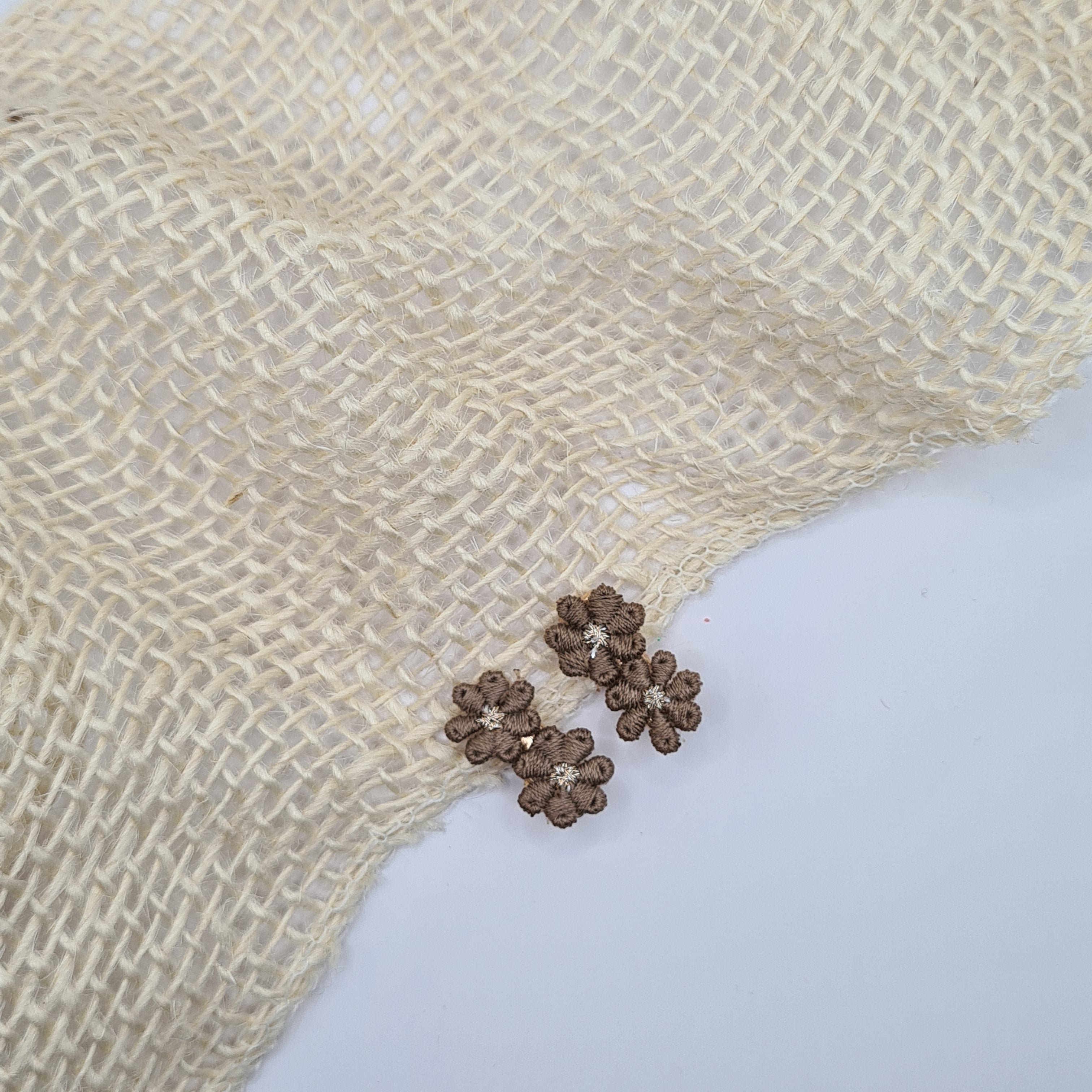 Mini haarclipje bloem duo taupe