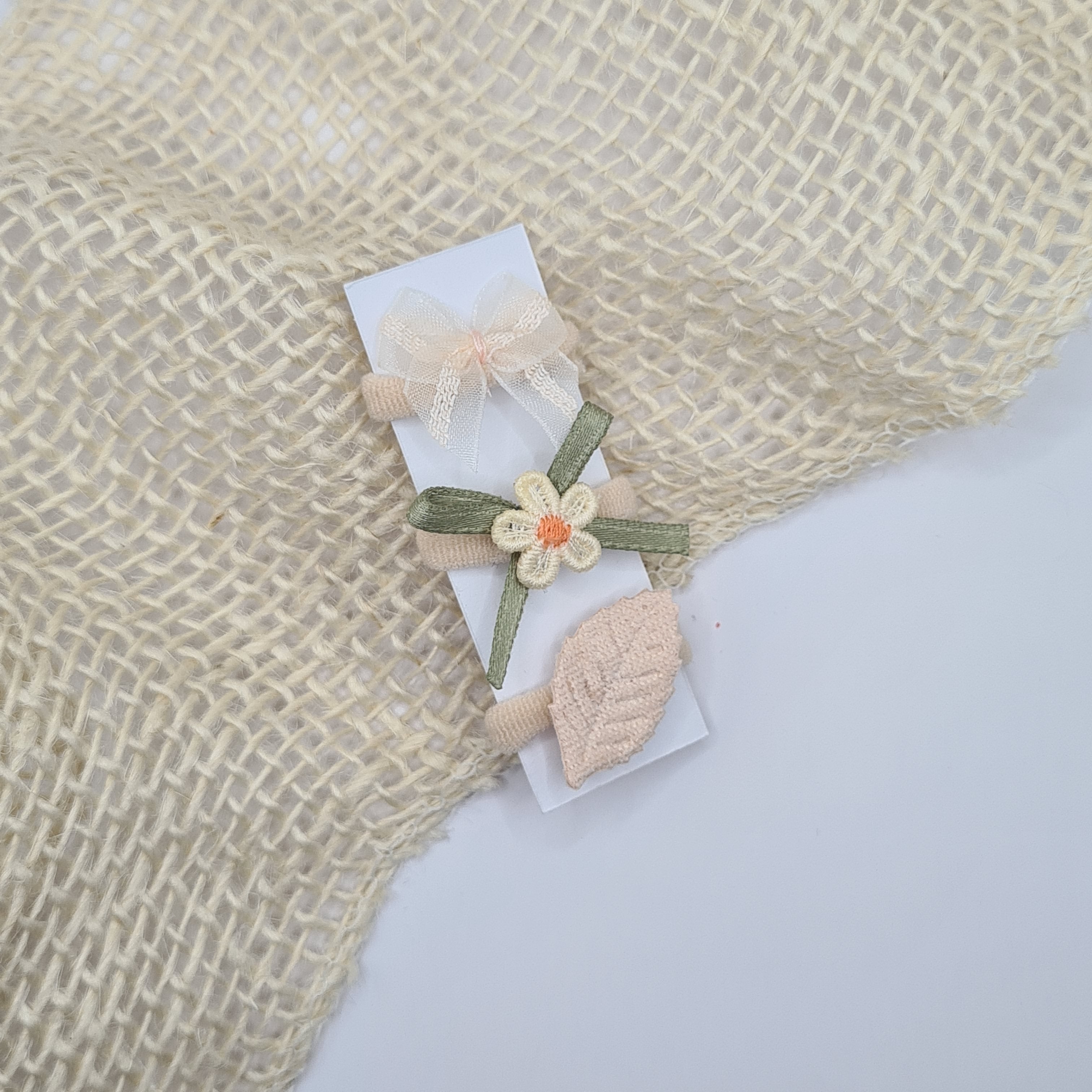 Set van 3 mini elastiekjes creme