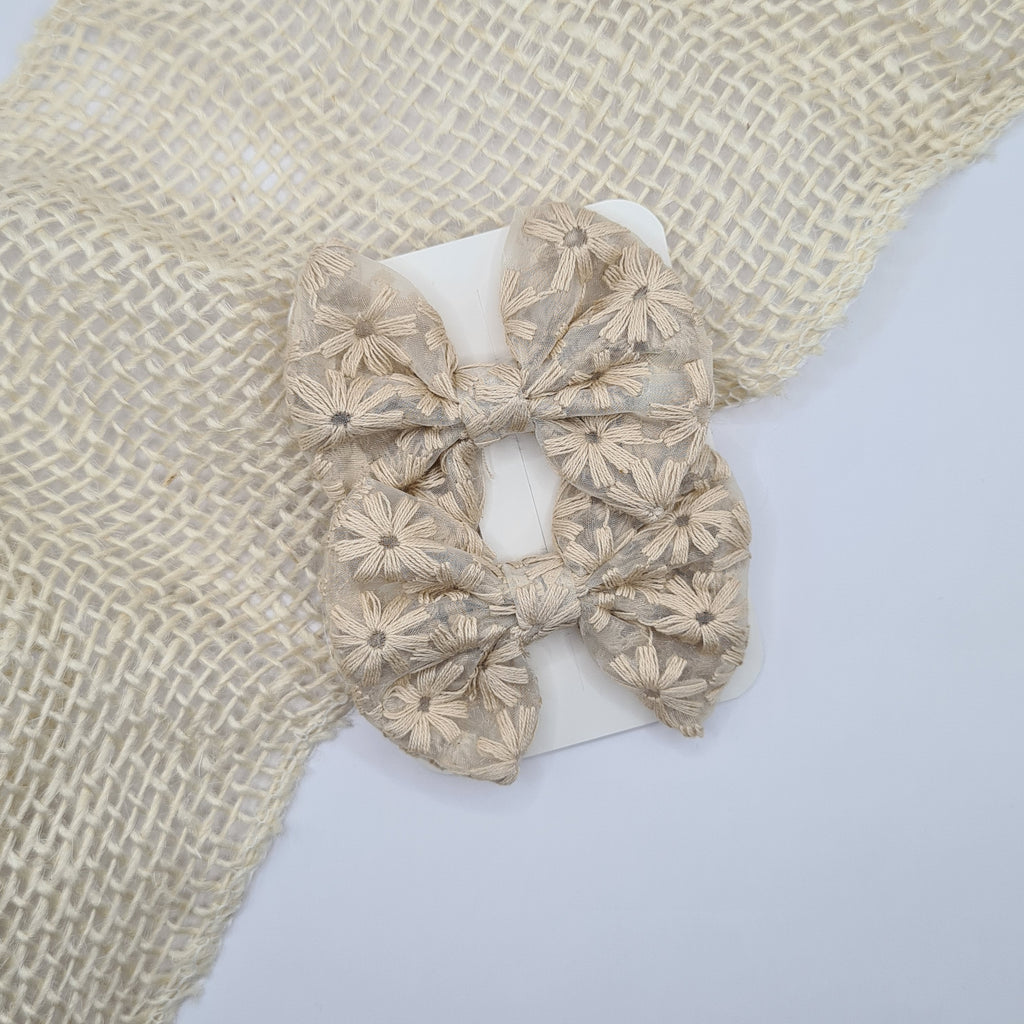 Haarclipje strik gebloemd beige