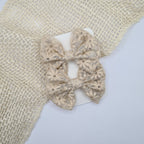 Haarclipje strik gebloemd beige
