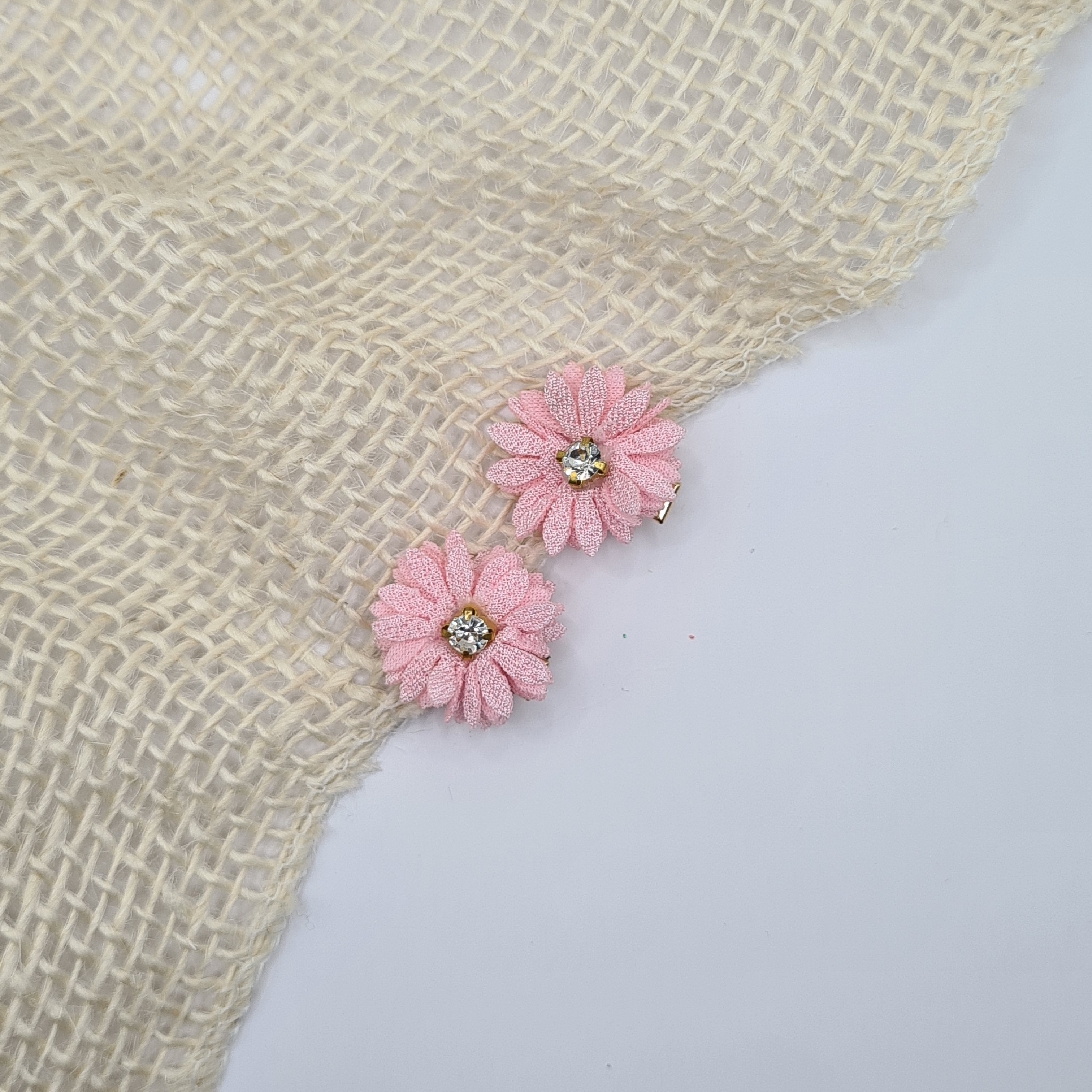 Mini bloem haarclipje roze met strass