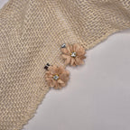 Midi bloem haarclipje beige met strass zilver