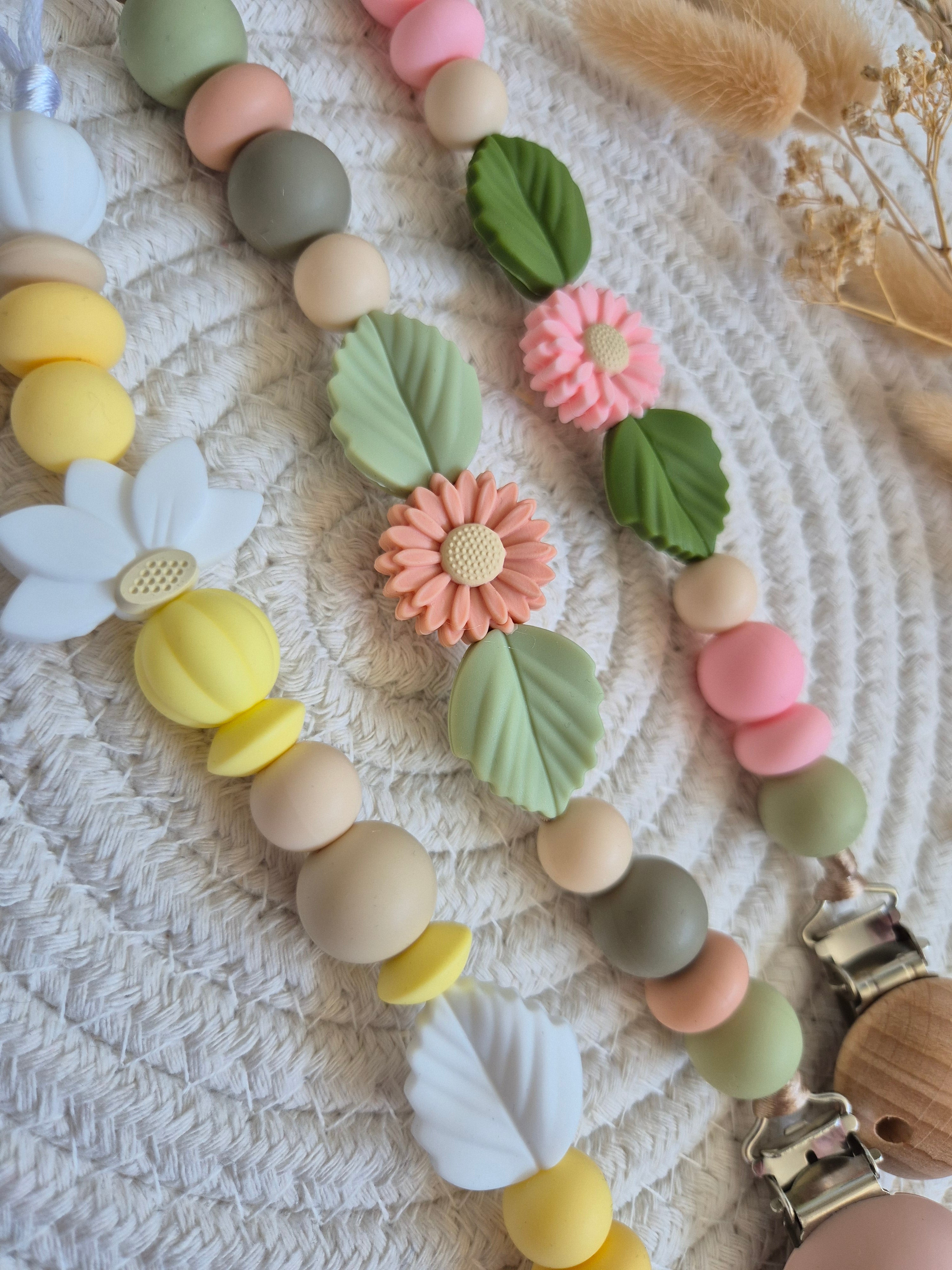 Speenkoord girly lotus met blad butter yellow