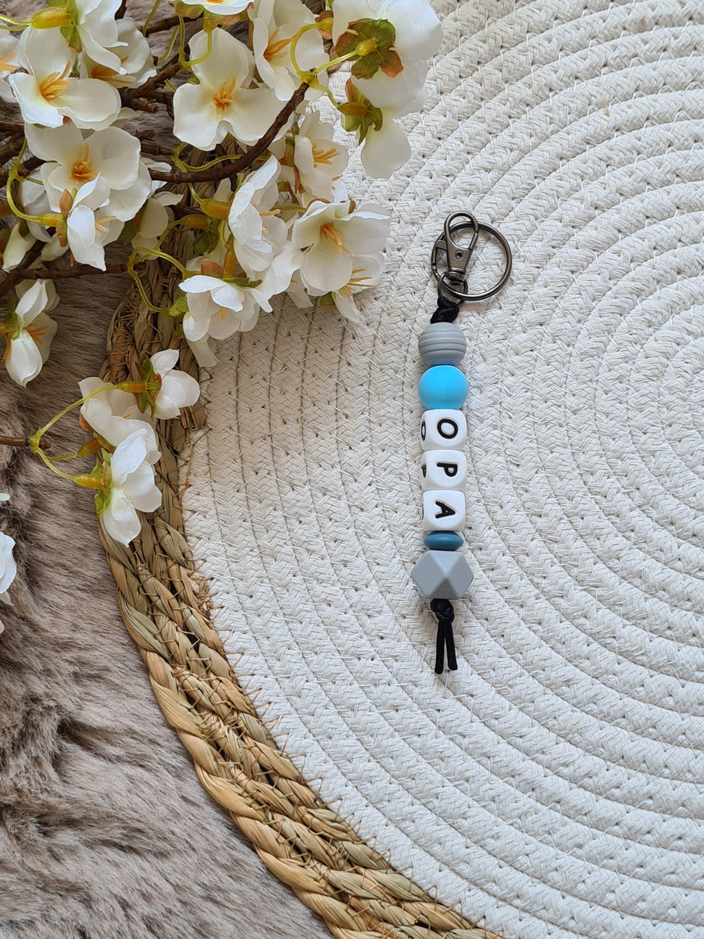 Sleutelhanger grijs met blauw detail