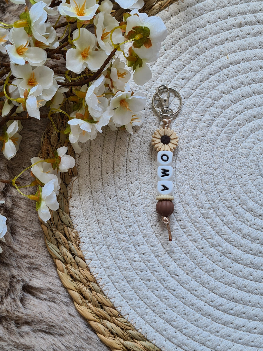 Sleutelhanger bloem beige