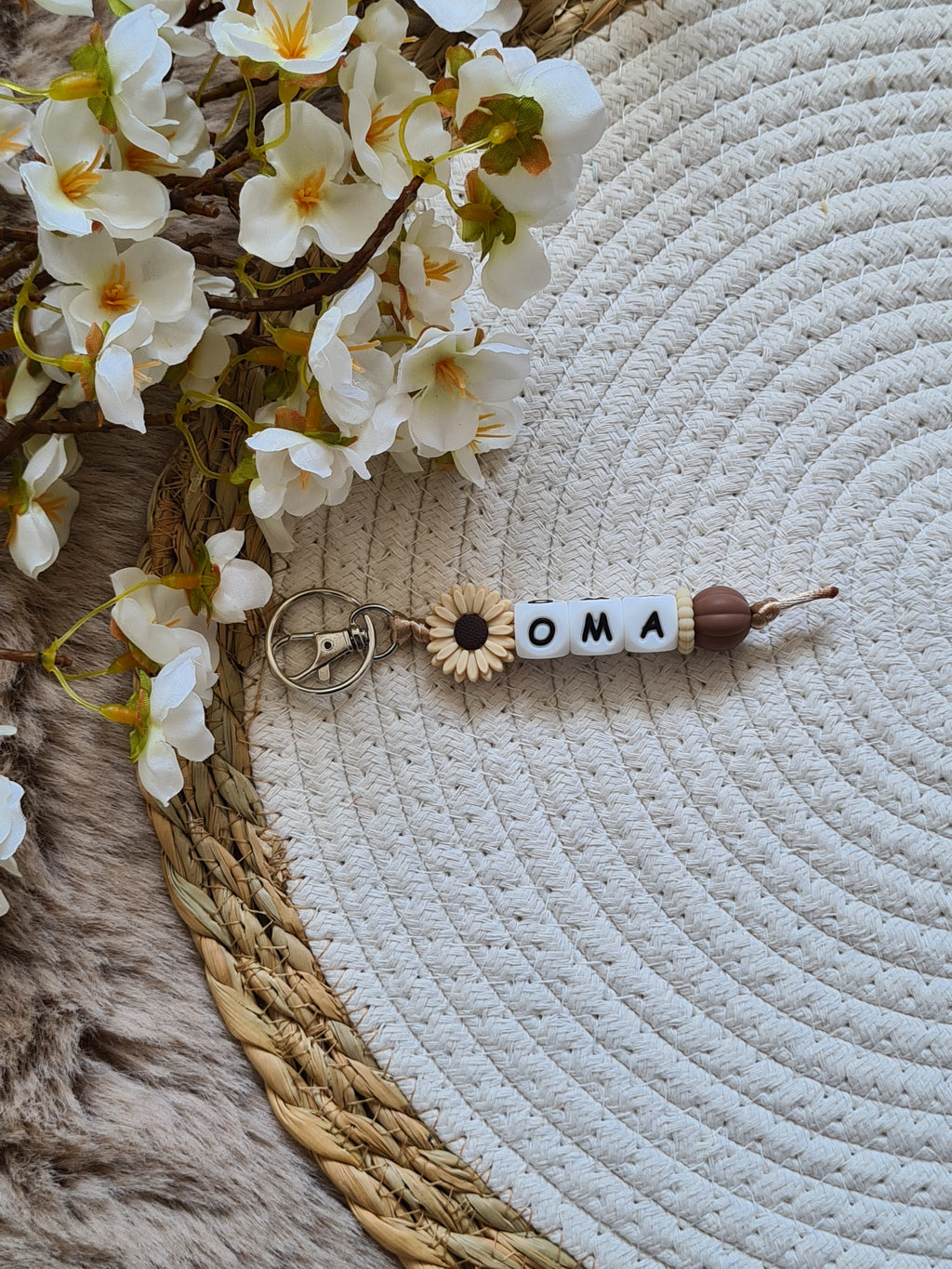 Sleutelhanger bloem beige