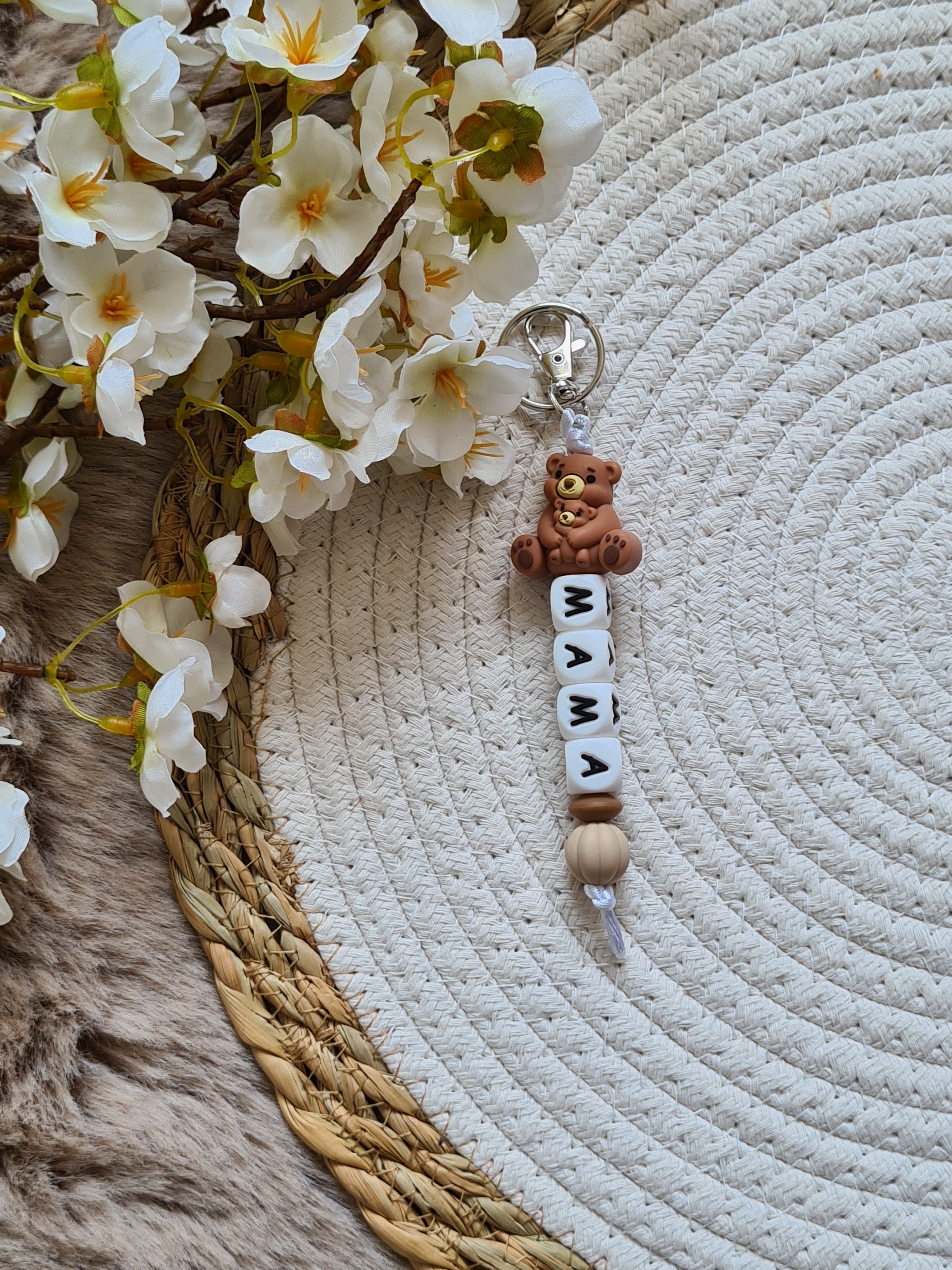 Sleutelhanger met mama-baby beer beige