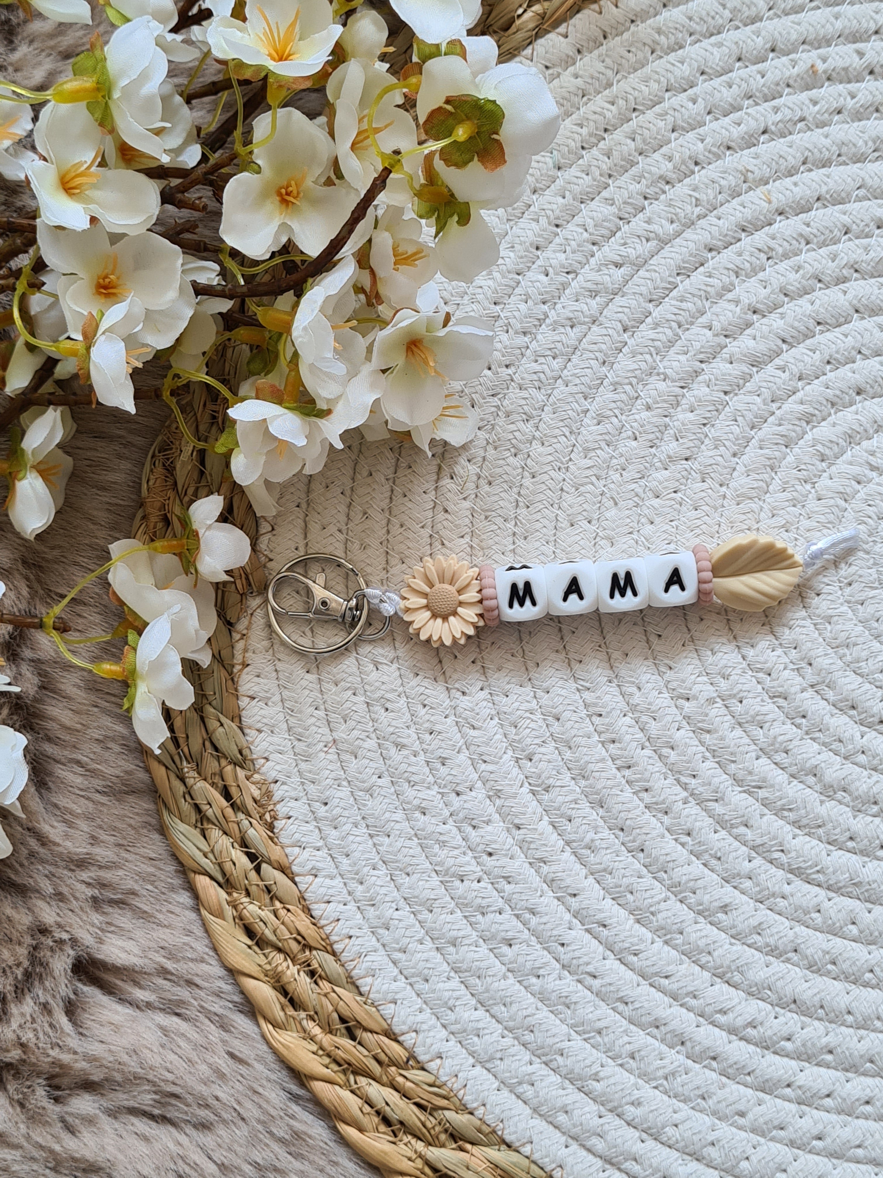 Sleutelhanger met bloem beige met mauve accent