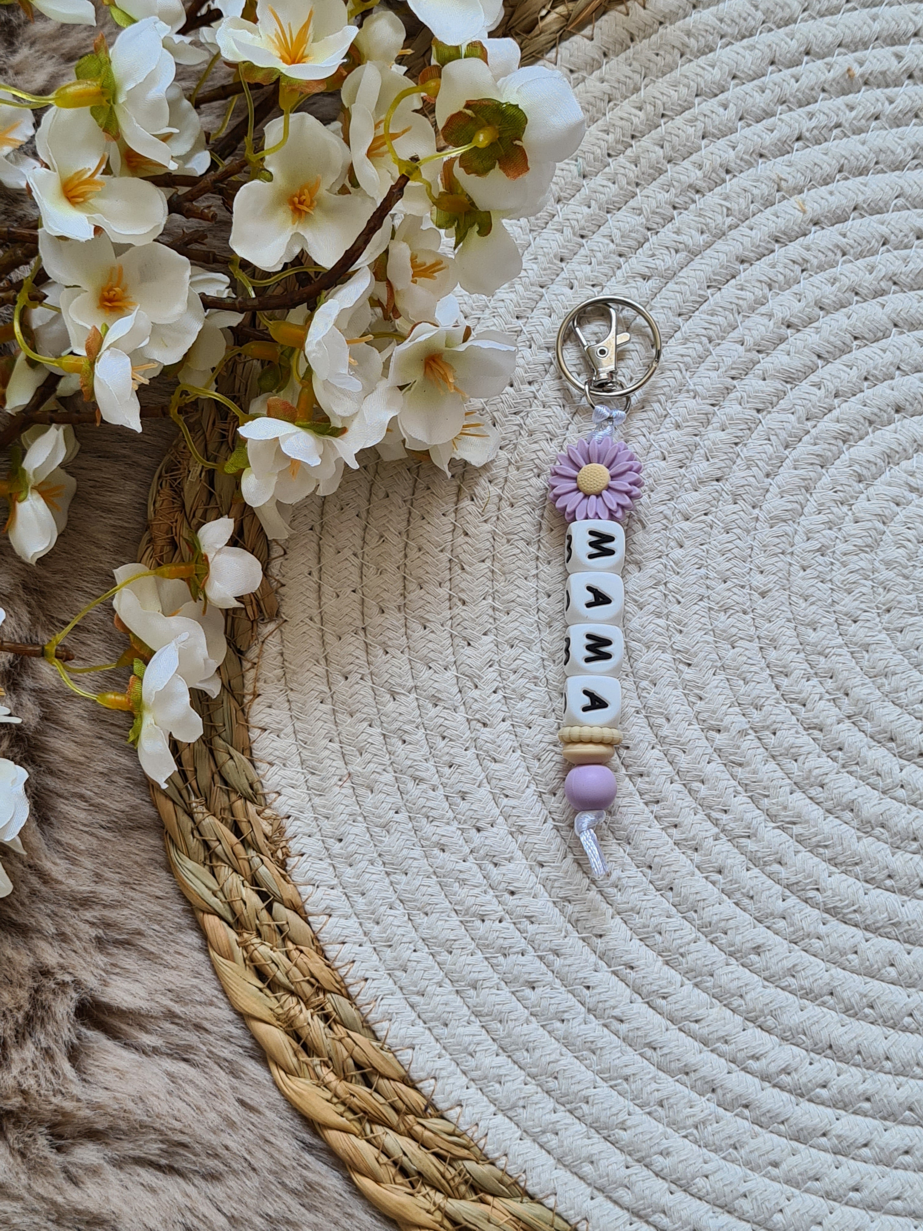 Sleutelhanger met bloem lila en beige