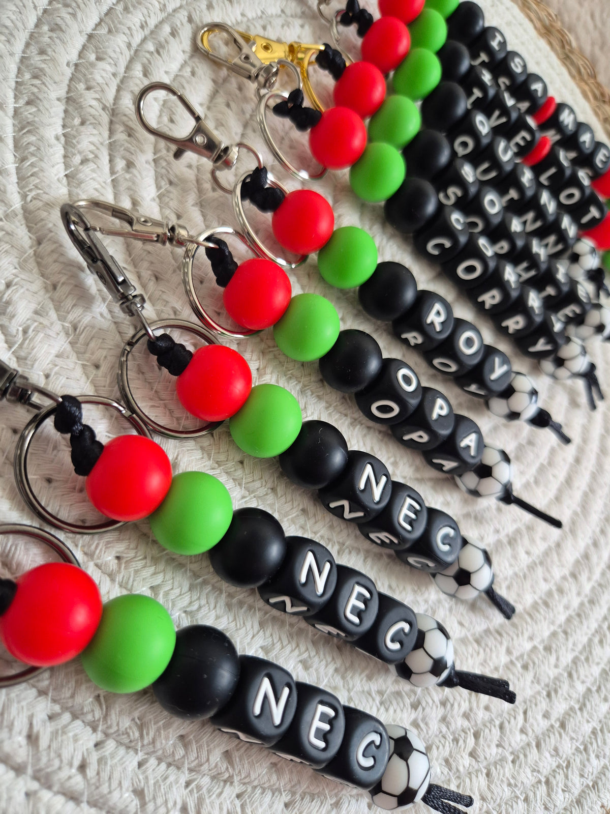 Sleutelhanger voetbal gepersonaliseerd rood groen zwart
