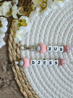 Sleutelhanger Djess met hartje en roze panter print kraal