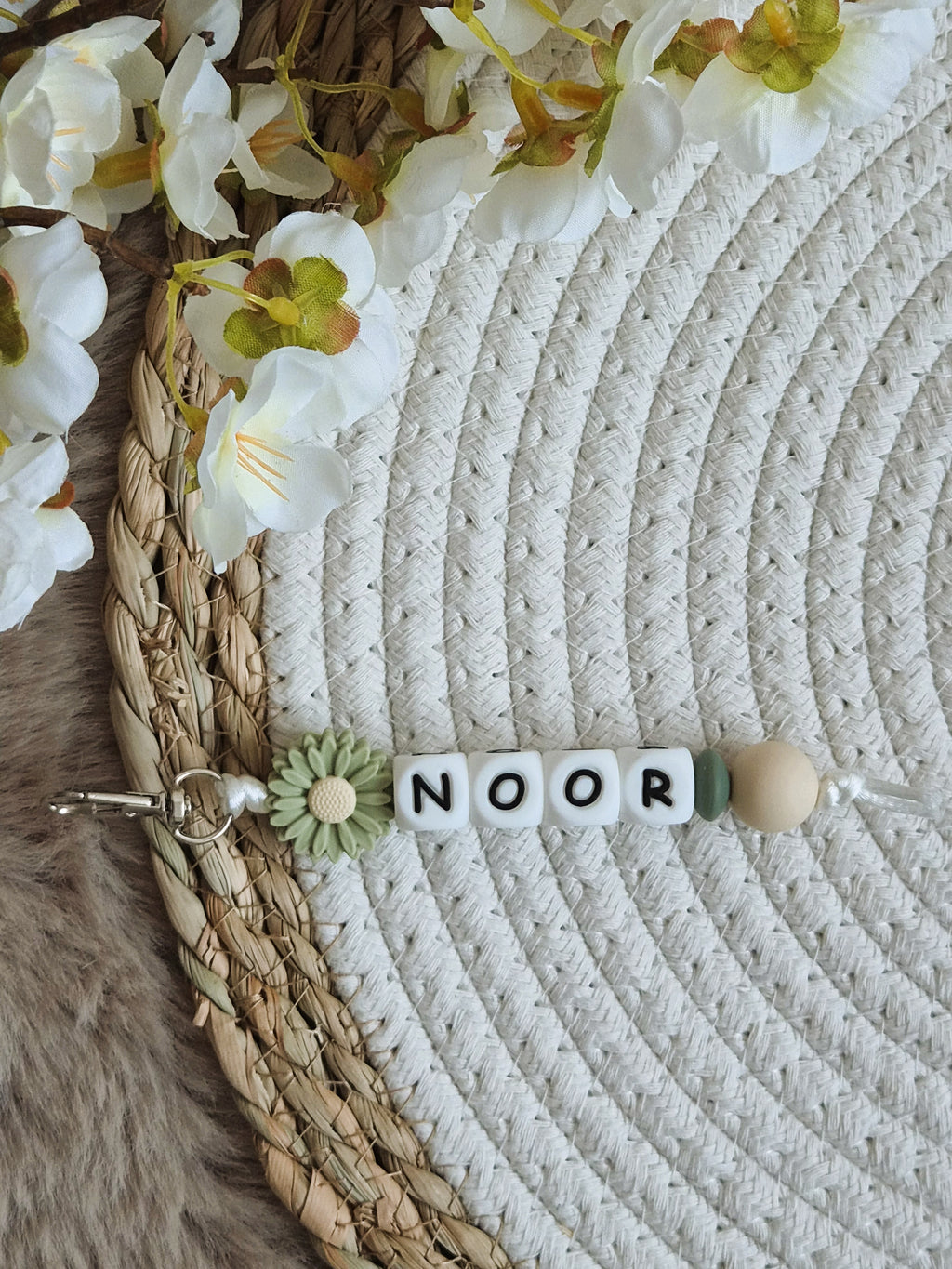 Sleutelhanger Noor met bloem groen